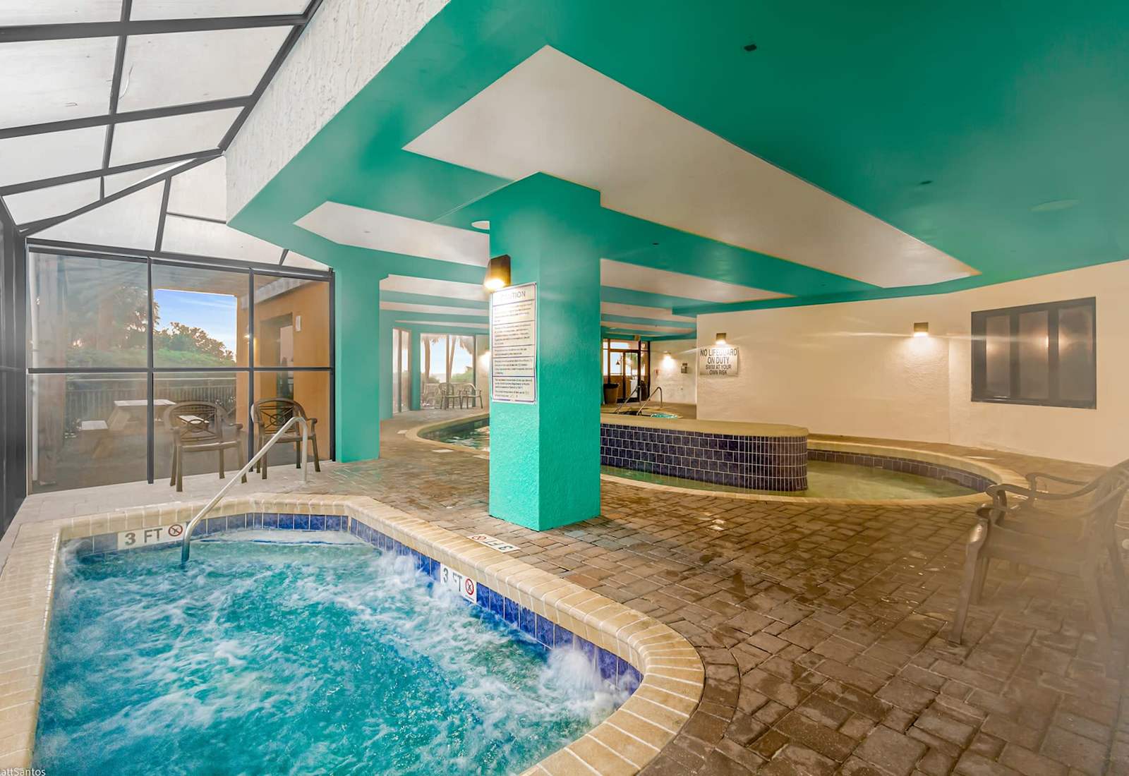 Take a break from the sun and soak in this spacious indoor jacuzzi, ideal for relaxing after a long day at the beach. A perfect all-weather retreat just moments from your room.