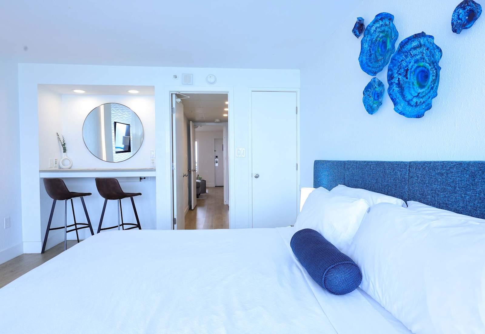 Admire stunning ocean views reflected in the stylish mirror above your dining nook, setting the perfect tone for your coastal getaway.