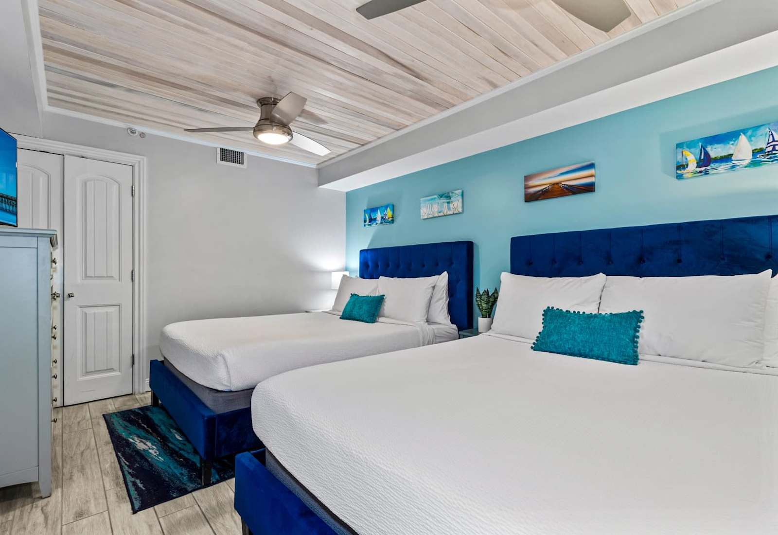 Perfect for unwinding after a day of beachside adventures, this room offers comfort and charm for a memorable stay!