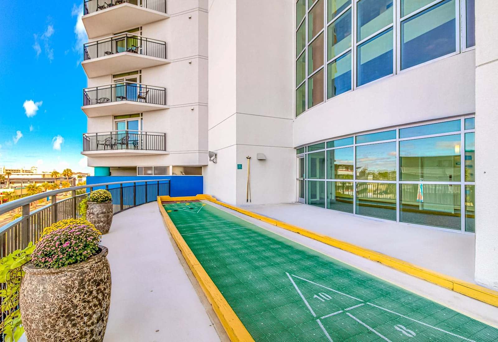 Add some fun to your stay with a round of shuffleboard on this sunny outdoor court! A perfect activity for guests of all ages to enjoy while soaking up the Myrtle Beach vibes.