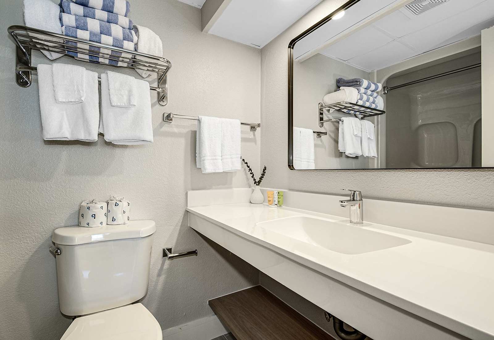 Bright and clean bathroom with modern touches. Relax in the tub or refresh at the spacious vanity, complete with soft towels and quality toiletries. 