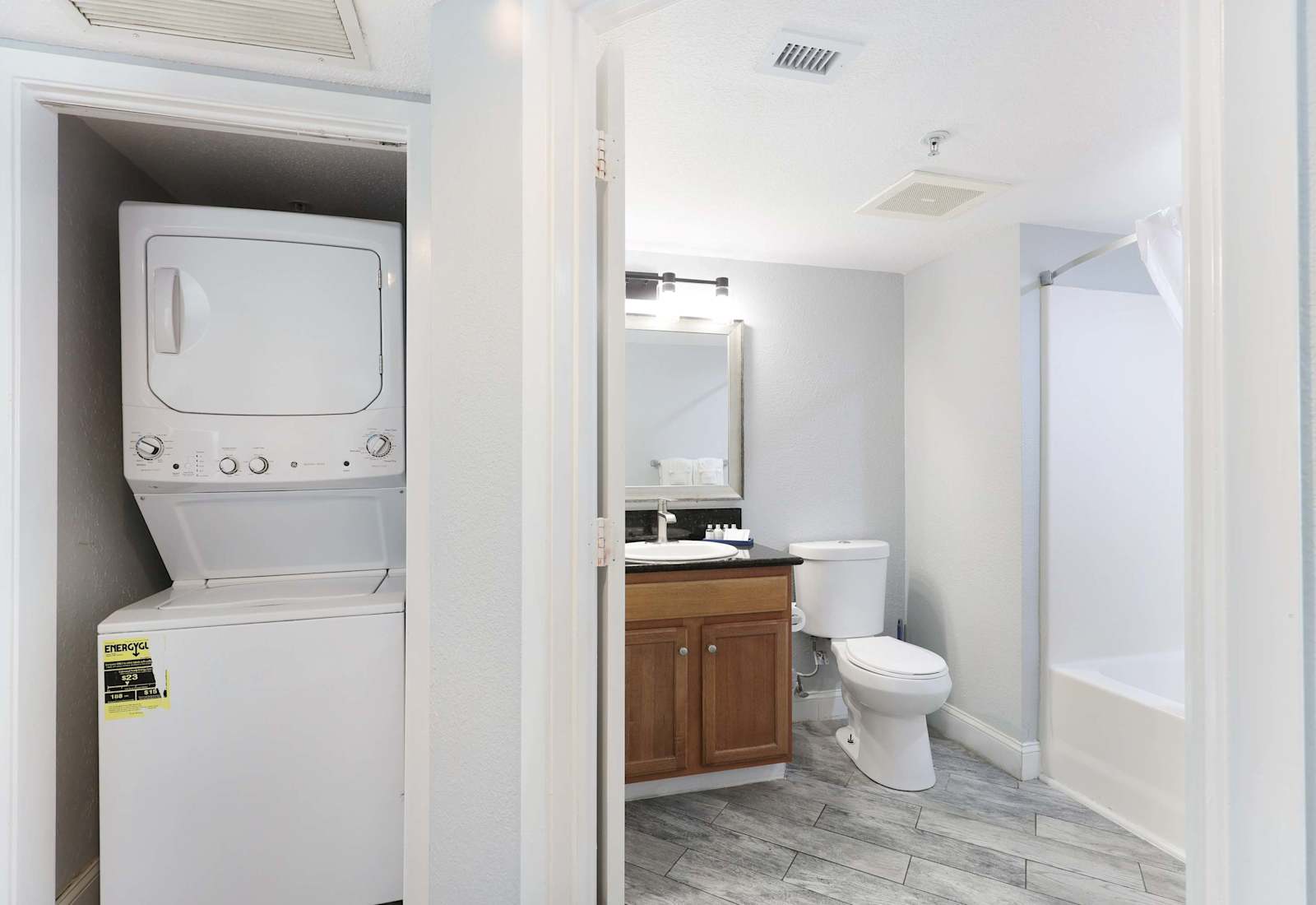 Enjoy the convenience of in-unit laundry and a clean, spacious bathroom with a full tub and shower. Everything you need for a comfortable, worry-free stay during your Myrtle Beach getaway!