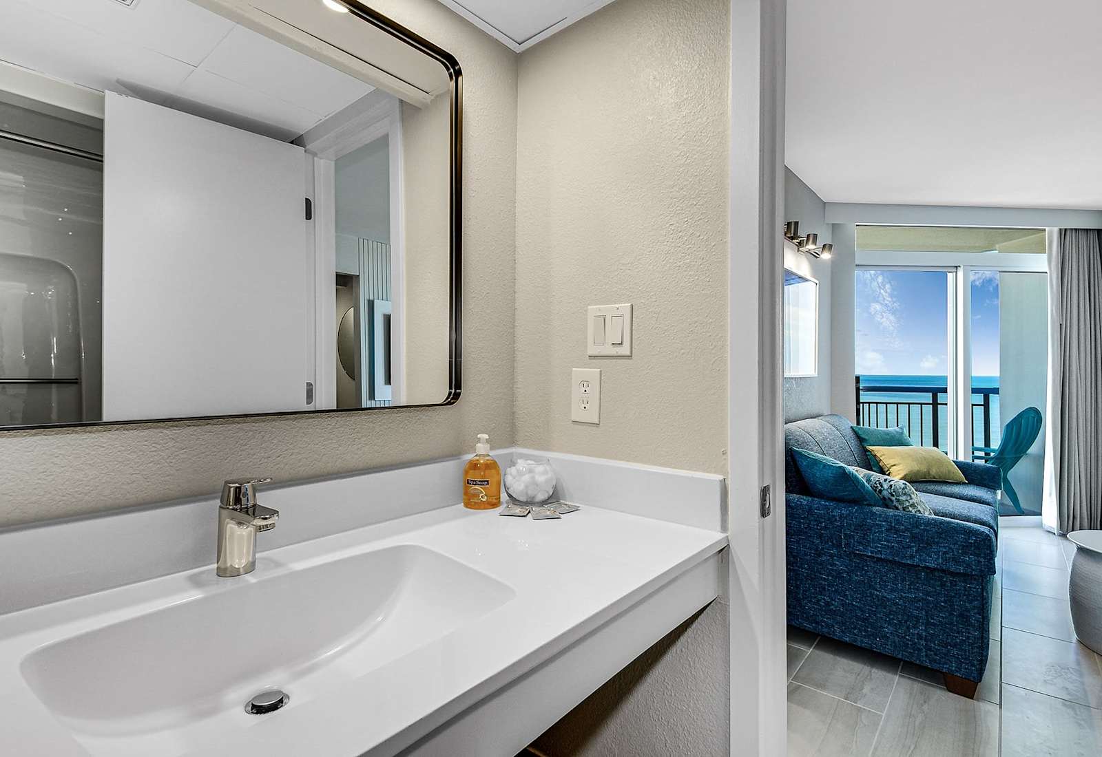 Bright and clean bathroom with modern touches. Relax in the tub or refresh at the spacious vanity, complete with soft towels and quality toiletries. Every detail is thoughtfully arranged to offer a soothing and comfortable experience.