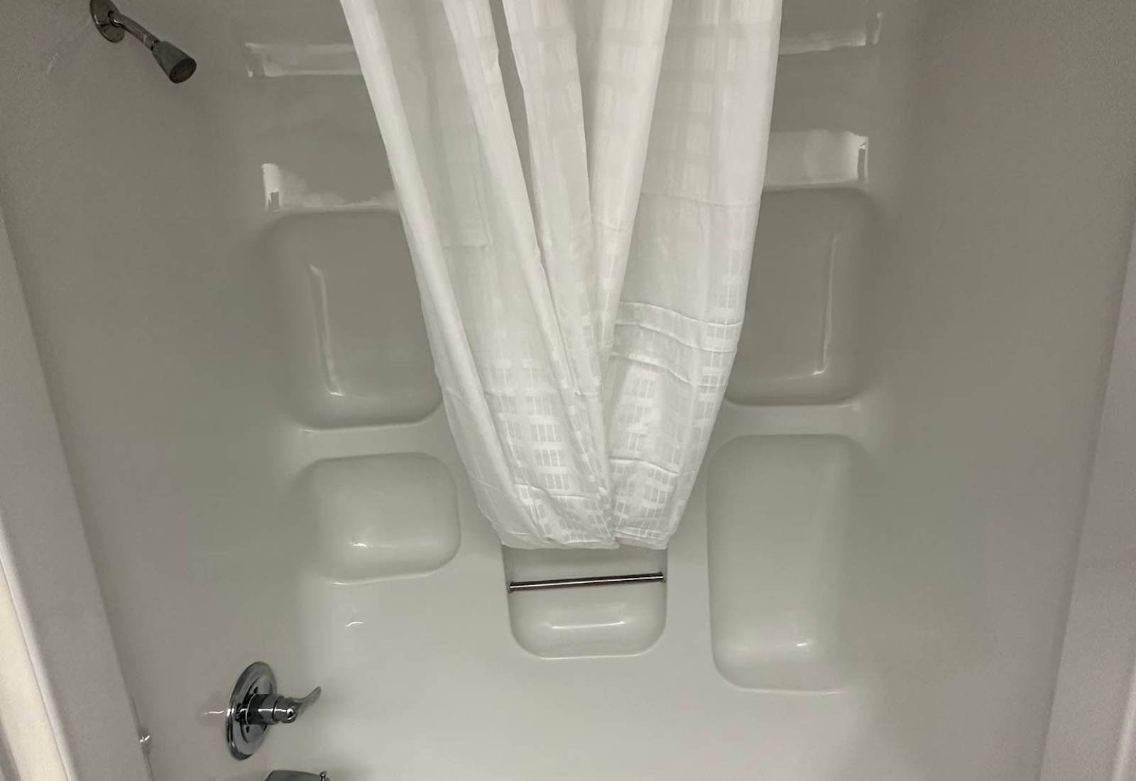 Relax and unwind in the clean and modern bathroom with a shower/tub combo. 
