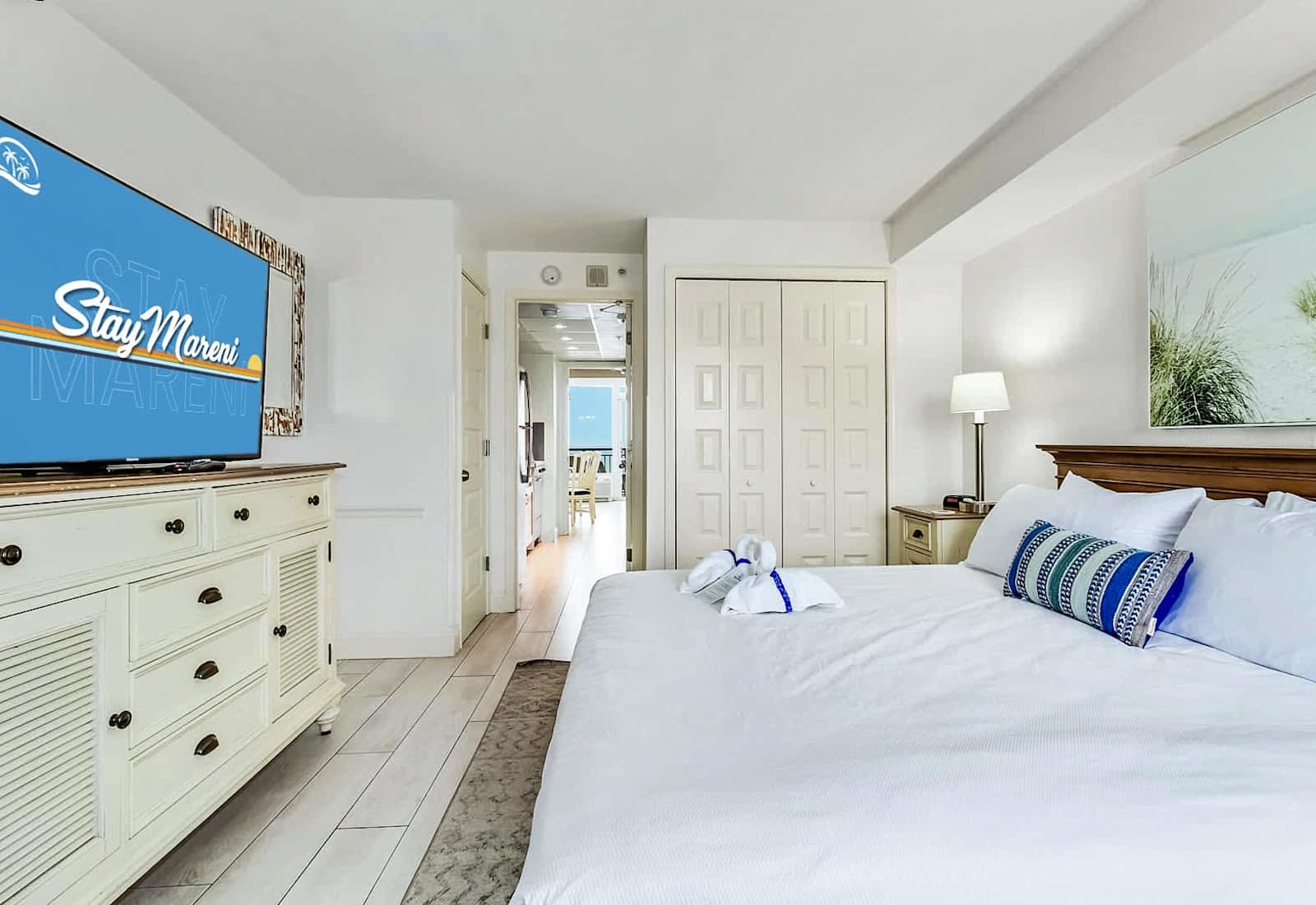 Sleep like royalty with ocean breezes just down the hall—this cozy retreat features a king bed, plush linens, and a peek-a-boo view of paradise. Yes, even your dreams get a beach upgrade here.