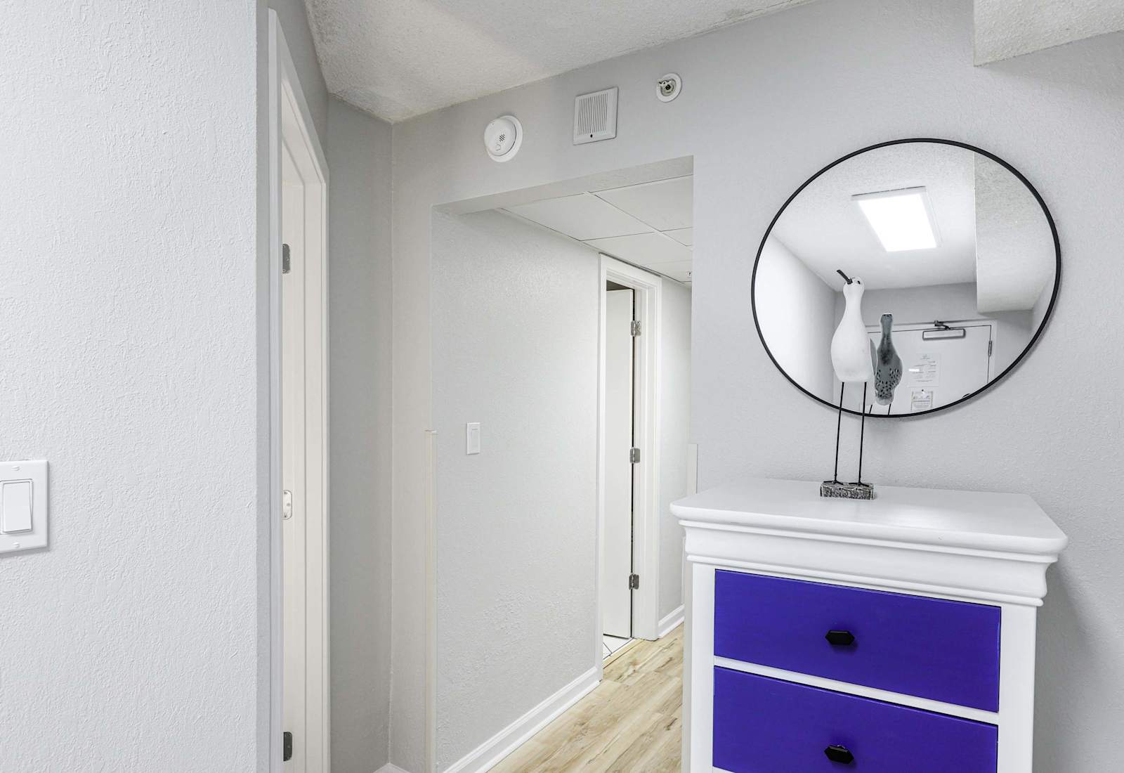 A coastal welcome with a pop of personality—this cheerful entryway sets the tone for your stay. Bright accents, beachy charm, and good vibes start the moment you walk in.