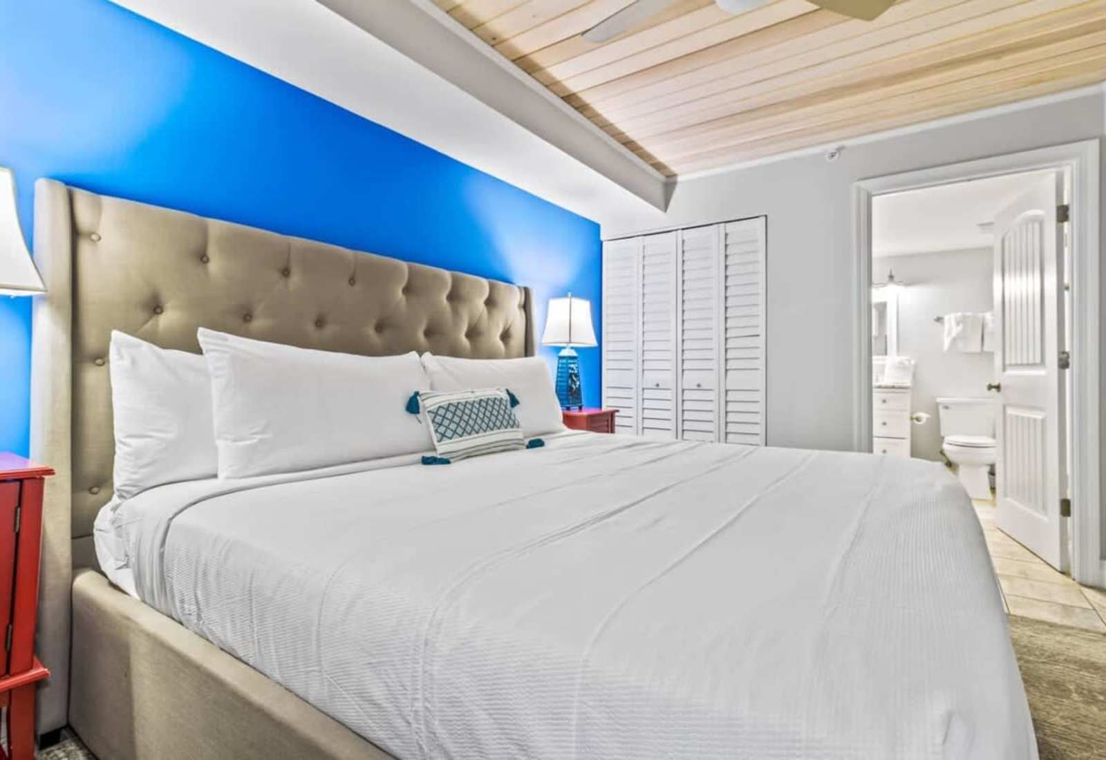 Wake up refreshed with natural light and glimpses of the ocean just outside your window—your perfect seaside retreat!