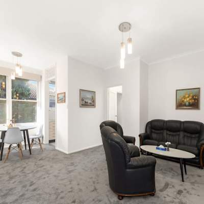 Sunny 2BR Family Unit - Walk to Beach and Shops — photo 3