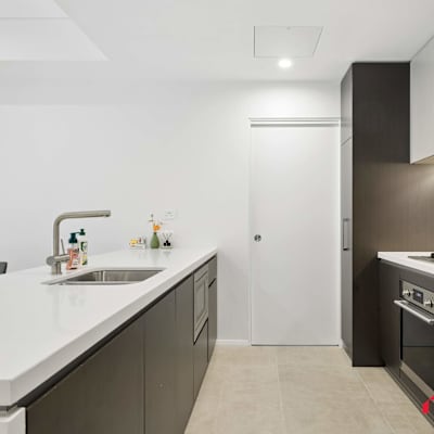 Stylish 2BR Apartment Near Metro & Shops — photo 5