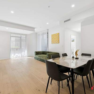 Stylish 2BR Apartment Near Metro & Shops — photo 3