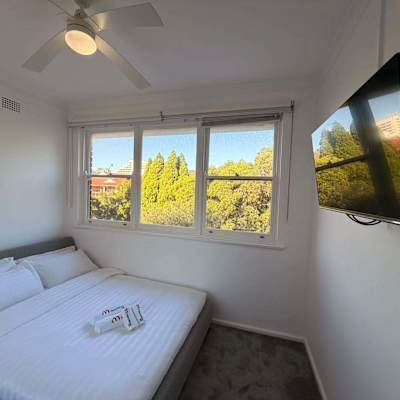Sunny 2BR Family Unit - Walk to Beach and Shops — photo 5