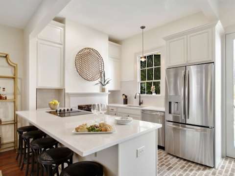Renovated Victorian District Home, Hot Tub photo 3