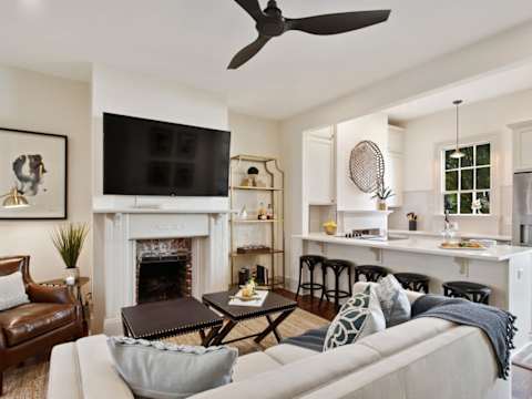 Renovated Victorian District Home, Hot Tub photo 1