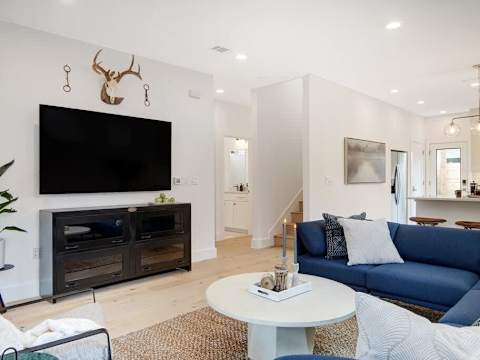 Spacious 8BR Austin Home | Hot Tub & Rooftop photo 8