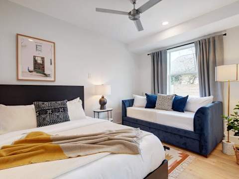 Spacious 8BR Austin Home | Hot Tub & Rooftop photo 11