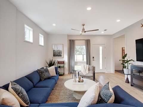 Spacious 8BR Austin Home | Hot Tub & Rooftop photo 9