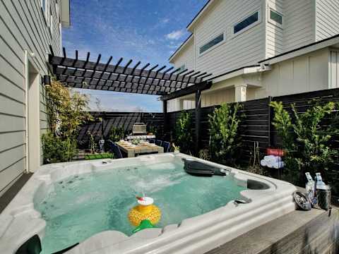 Spacious 8BR Austin Home | Hot Tub & Rooftop photo 1
