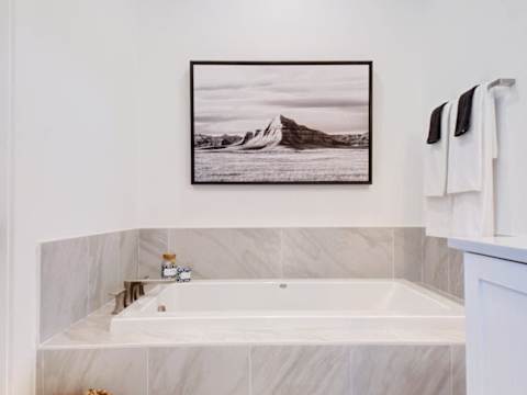 Spacious 8BR Austin Home | Hot Tub & Rooftop photo 19
