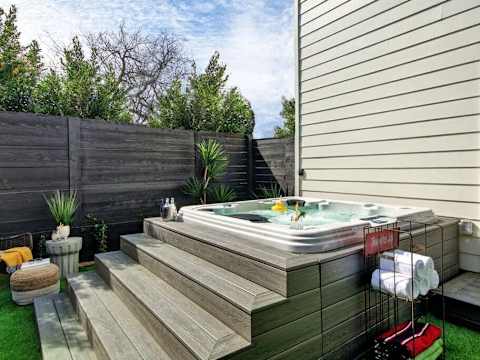 Spacious 8BR Austin Home | Hot Tub & Rooftop photo 28