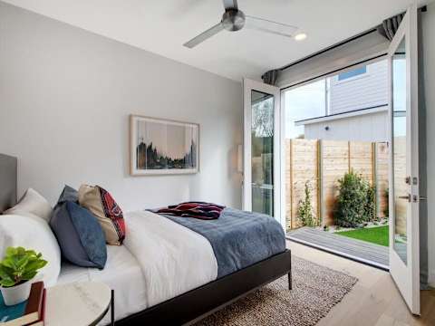 Spacious 8BR Austin Home | Hot Tub & Rooftop photo 12