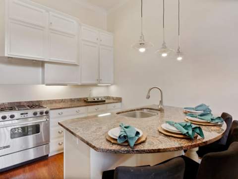 5BR Savannah Home, Private Courtyard & Balcony photo 12
