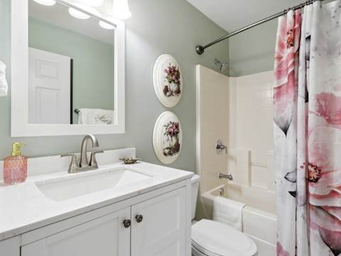 Charming Home, Victorian District photo 29