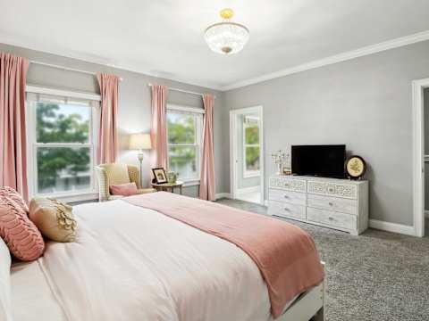 Charming Home, Victorian District photo 12