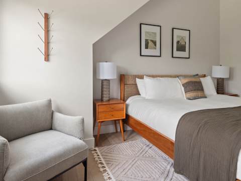 5BR Luxury Townhome | Stowe | More Units Available photo 16