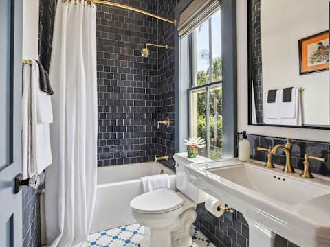 Luxurious 9BR Inn, Heated Pool & Spa photo 25
