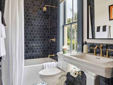 Luxurious 9BR Inn, Heated Pool & Spa photo 26