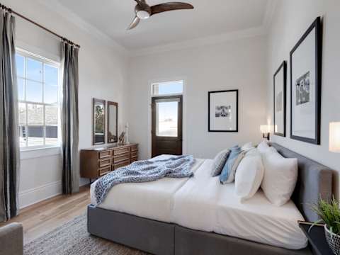 Gorgeous Upscale Home with Pool, Garden District photo 21