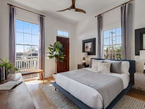 Gorgeous Upscale Home with Pool, Garden District photo 5