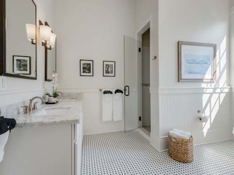 Gorgeous Upscale Home with Pool, Garden District photo 22