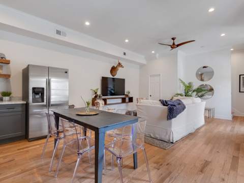 Gorgeous Upscale Home with Pool, Garden District photo 28