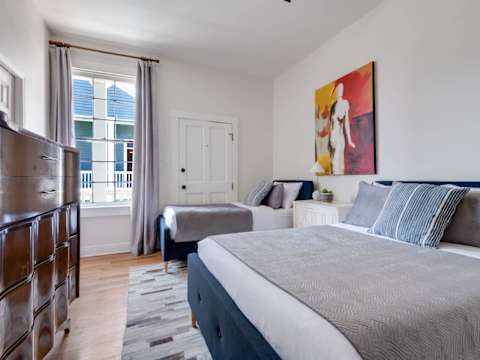 Gorgeous Upscale Home with Pool, Garden District photo 25