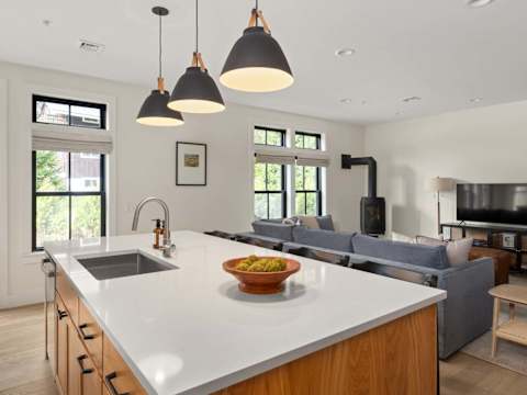 Sleek Stowe Retreat, 5 Bedrooms, Sleeps up to 10 photo 8