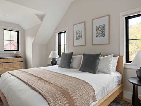 Sleek Stowe Retreat, 5 Bedrooms, Sleeps up to 10 photo 12
