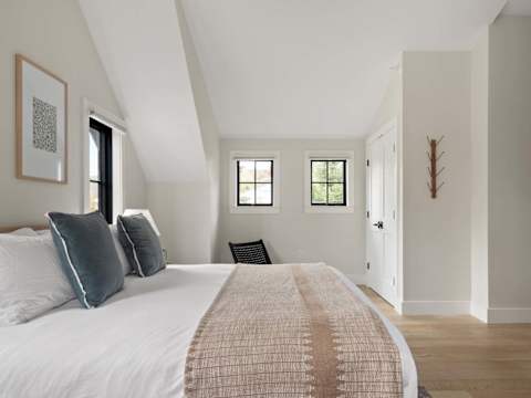 Sleek Stowe Retreat, 5 Bedrooms, Sleeps up to 10 photo 13