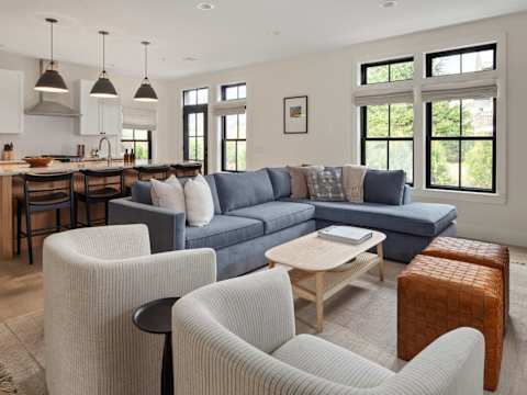 Sleek Stowe Retreat, 5 Bedrooms, Sleeps up to 10 photo 2