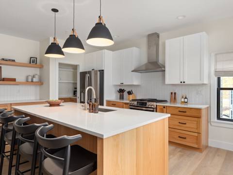 Sleek Stowe Retreat, 5 Bedrooms, Sleeps up to 10 photo 9