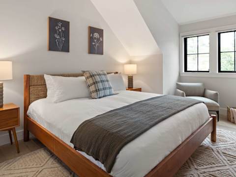 Sleek Stowe Retreat, 5 Bedrooms, Sleeps up to 10 photo 18