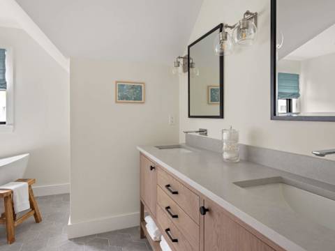 Sleek Stowe Retreat, 5 Bedrooms, Sleeps up to 10 photo 16