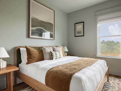 Modern Coastal Home with Heated Pool photo 26