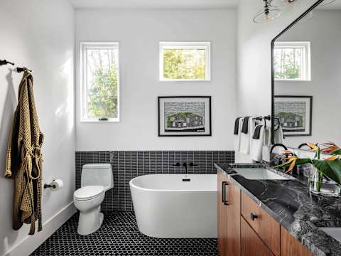 Designer Home 1 Block to magazine, Heated Pool&Spa photo 29