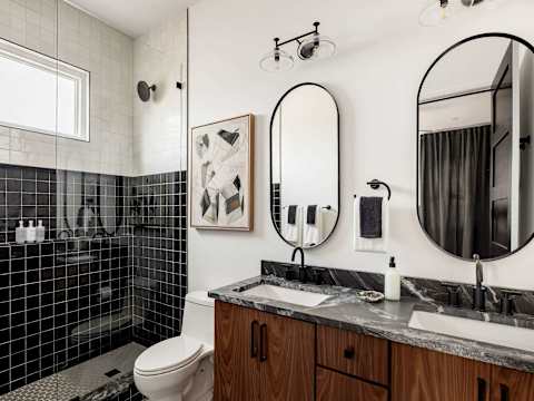Designer Home 1 Block to magazine, Heated Pool&Spa photo 32