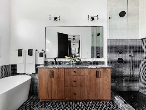 Designer Home 1 Block to magazine, Heated Pool&Spa photo 5