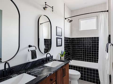 Designer Home 1 Block to magazine, Heated Pool&Spa photo 38