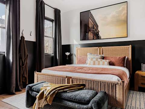Designer Home 1 Block to magazine, Heated Pool&Spa photo 26