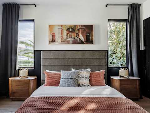 Designer Home 1 Block to magazine, Heated Pool&Spa photo 28