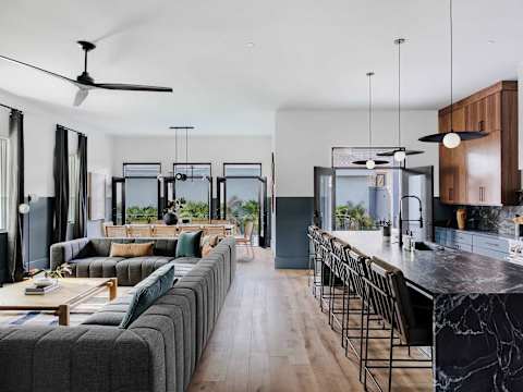Designer Home 1 Block to magazine, Heated Pool&Spa photo 3